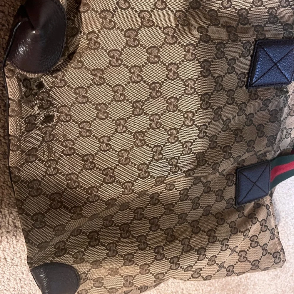 Authentic Gucci tote with reinforced corners - Picture 12 of 13